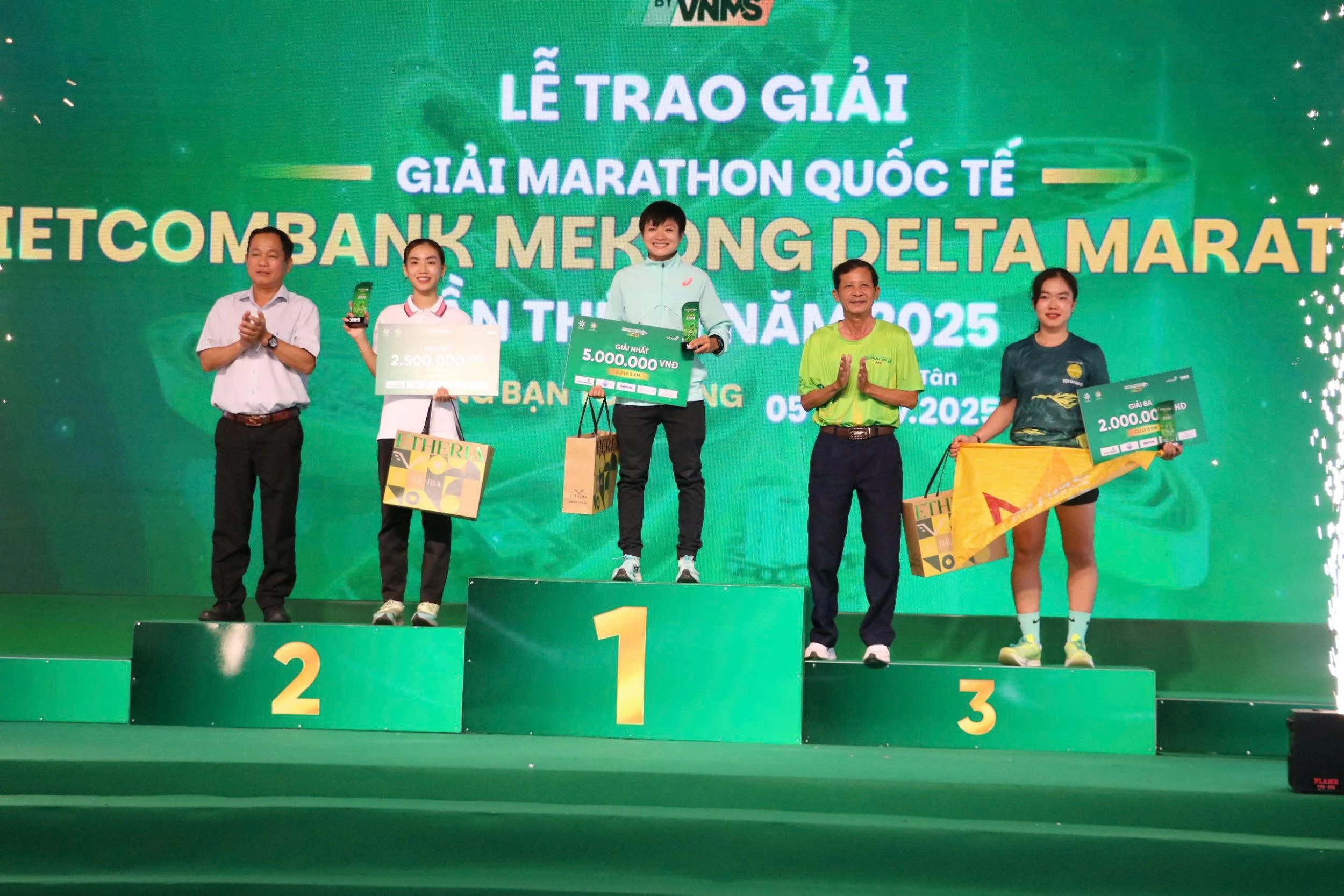Không có kỷ lục mới được thiết lập tại “Vietcombank Mekong delta marathon” lần thứ VI